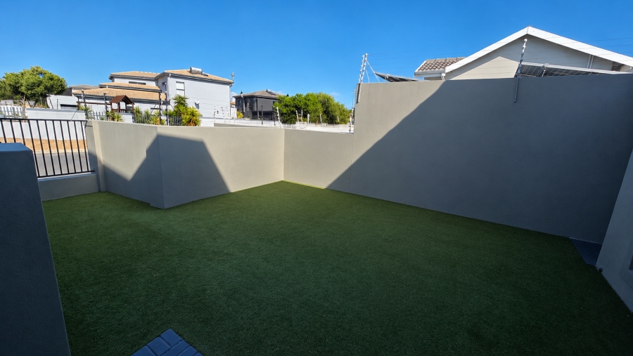 5 Bedroom Property for Sale in Sunningdale Western Cape